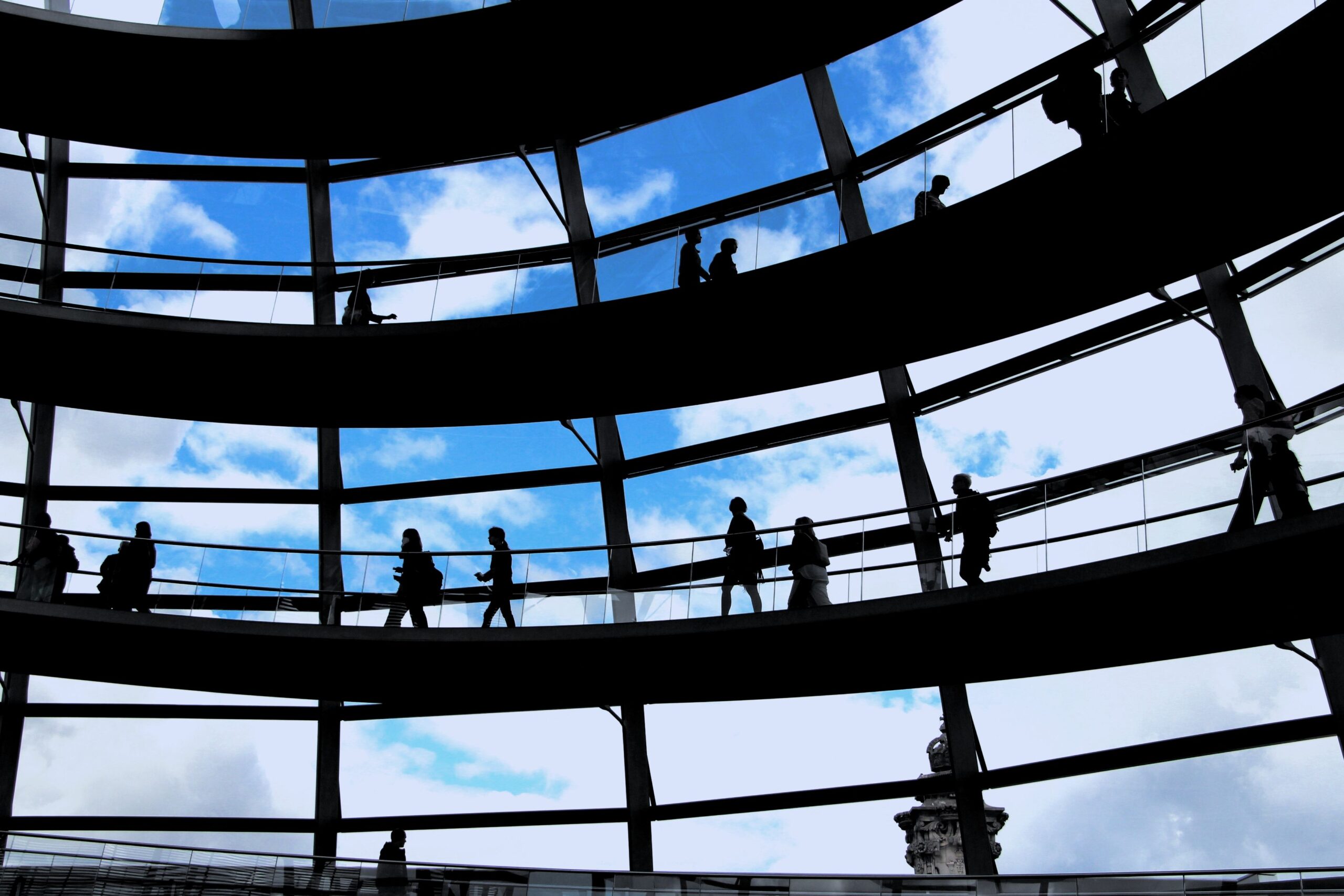 The financial operating system for the global workforce.